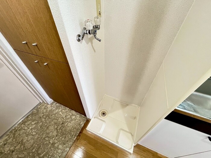 物件内観写真18　(洗濯機置場)