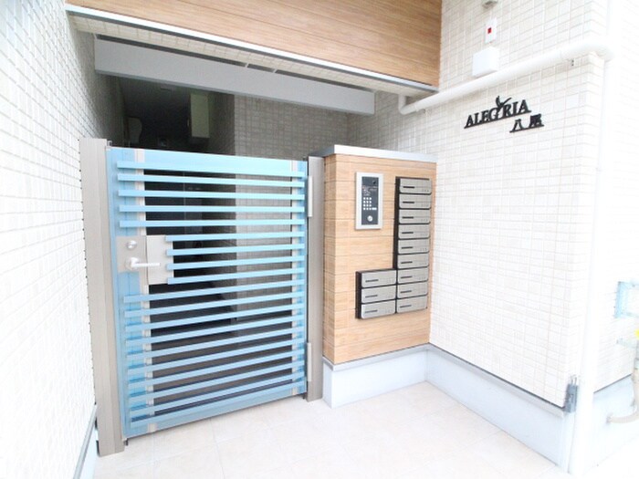 物件外観写真4　(エントランス部分)