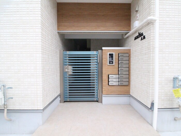 物件外観写真5　(エントランス部分)