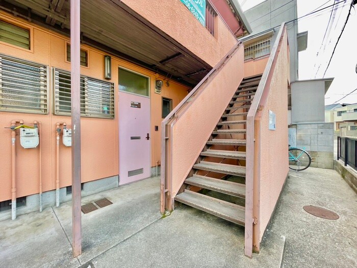 物件外観写真2　(エントランス部分)