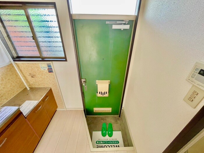 物件内観写真13　(玄関)