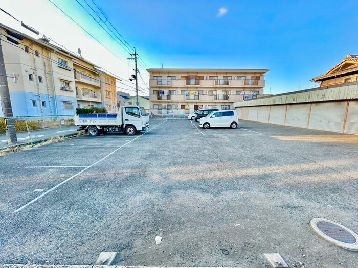 物件外観写真3　(駐車場)