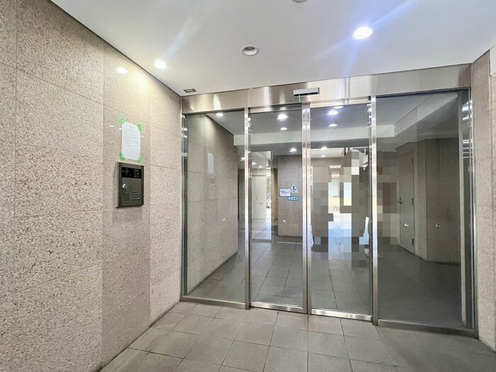 物件外観写真4　(エントランス部分)