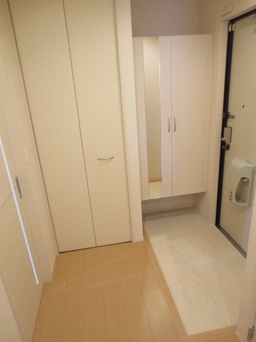 物件内観写真7　(玄関)