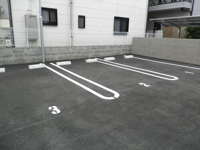 物件外観写真5　(駐車場)