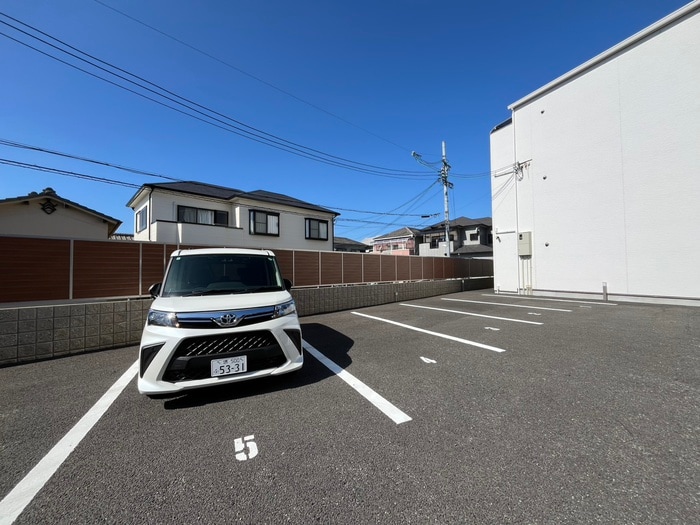 物件外観写真3　(駐車場)