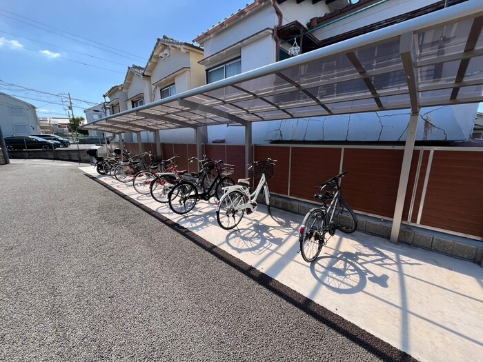 物件外観写真4　(駐輪場)