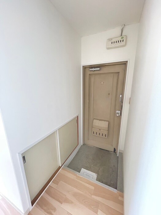 物件内観写真8　(玄関)