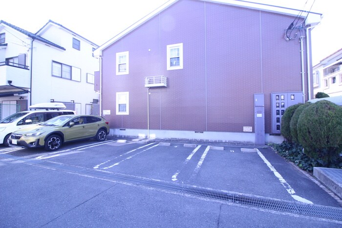 物件外観写真3　(駐車場)