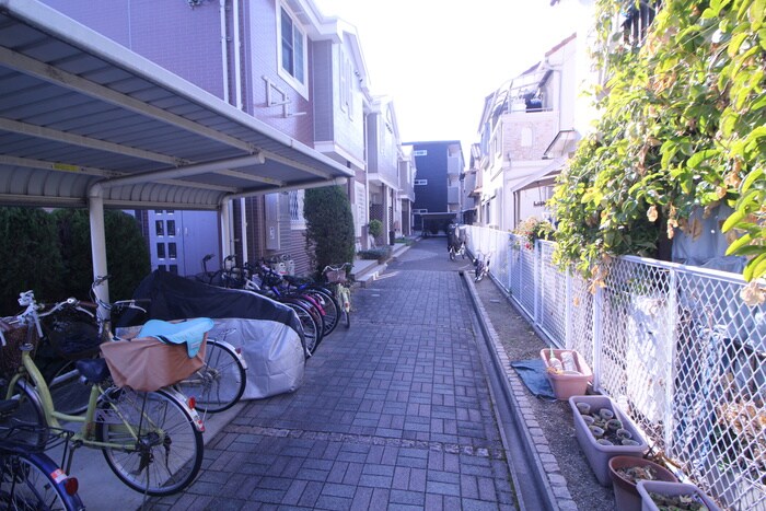 物件外観写真4　(駐輪場)