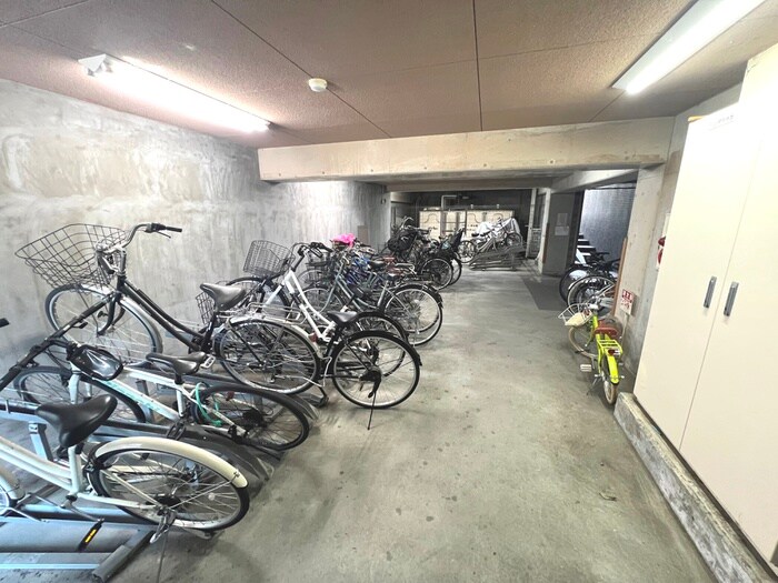 物件外観写真5　(駐輪場)