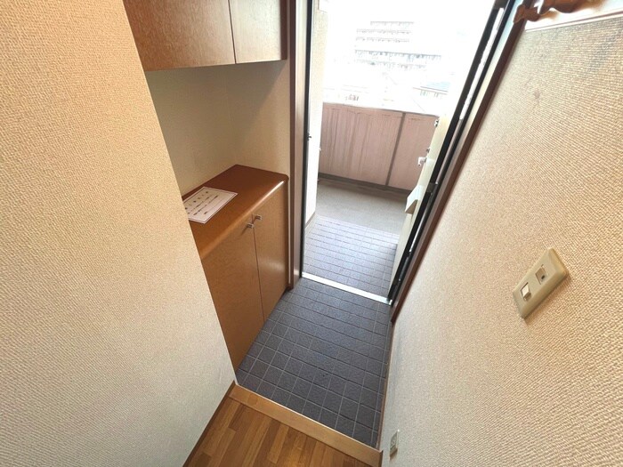 物件内観写真11　(玄関)