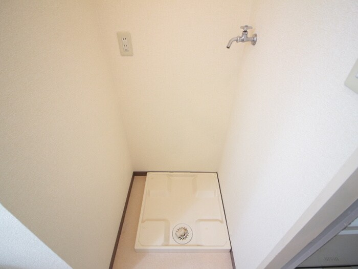 物件内観写真14　(洗濯機置場)