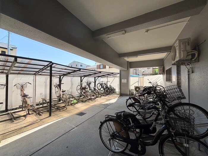 物件外観写真6　(駐輪場)