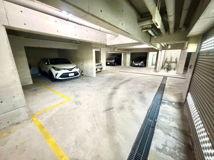 物件外観写真2　(駐車場)