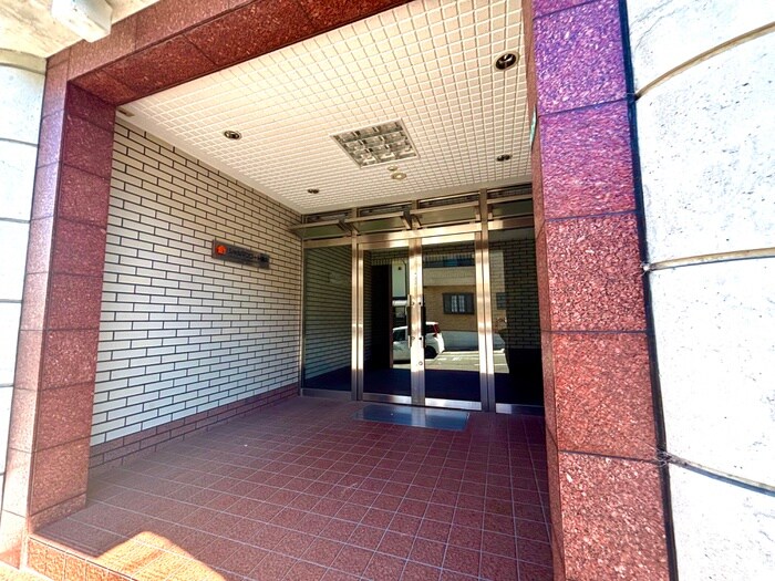 物件外観写真5　(エントランス部分)