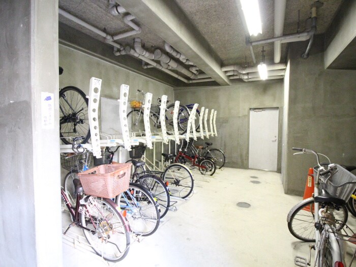 物件外観写真4　(駐輪場)