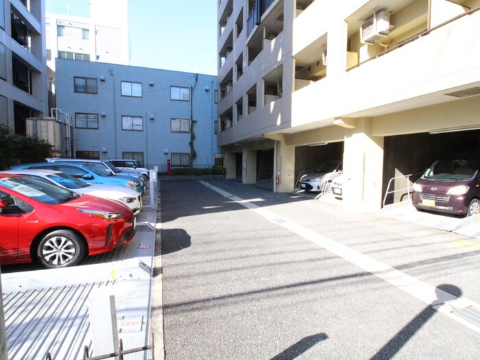 物件外観写真5　(駐車場)