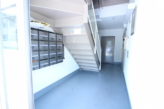 物件外観写真5　(エントランス部分)