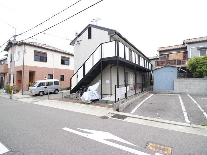 物件外観写真2　(駐車場)