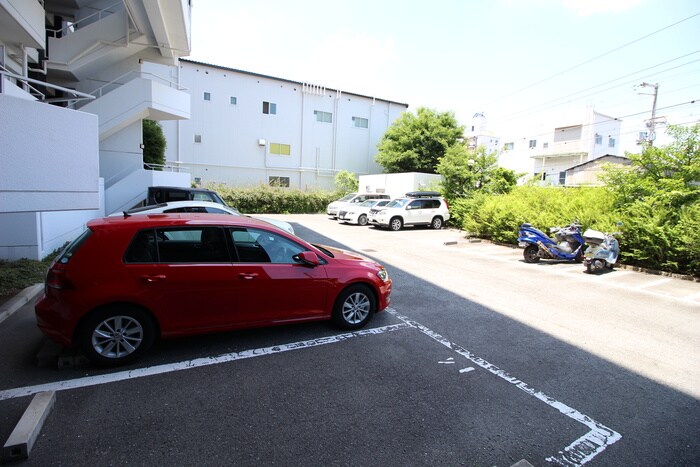 物件外観写真4　(駐車場)