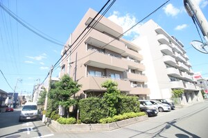 ロイヤルエスタ服部外観写真