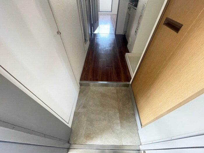 物件内観写真16　(玄関)