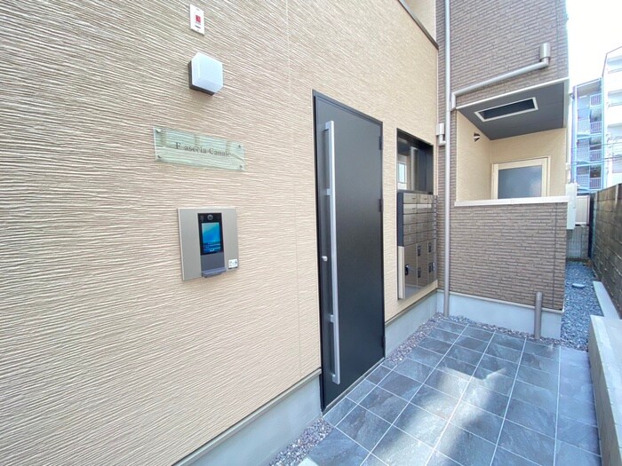 物件外観写真2　(エントランス部分)