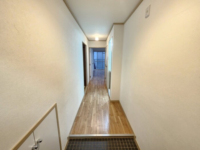 物件内観写真8　(廊下)