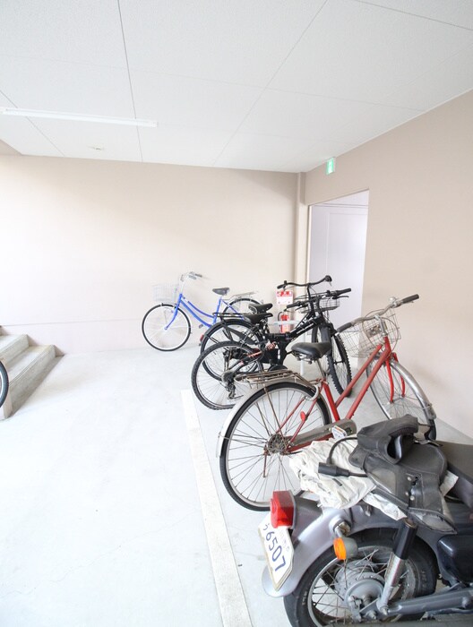 物件外観写真5　(駐輪場)