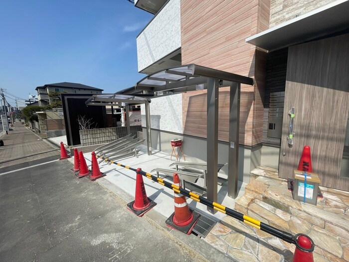 物件外観写真2　(駐輪場)