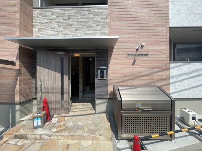 物件外観写真5　(エントランス部分)