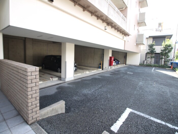 物件外観写真6　(駐車場)