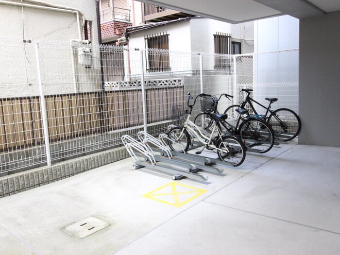 物件外観写真4　(駐輪場)