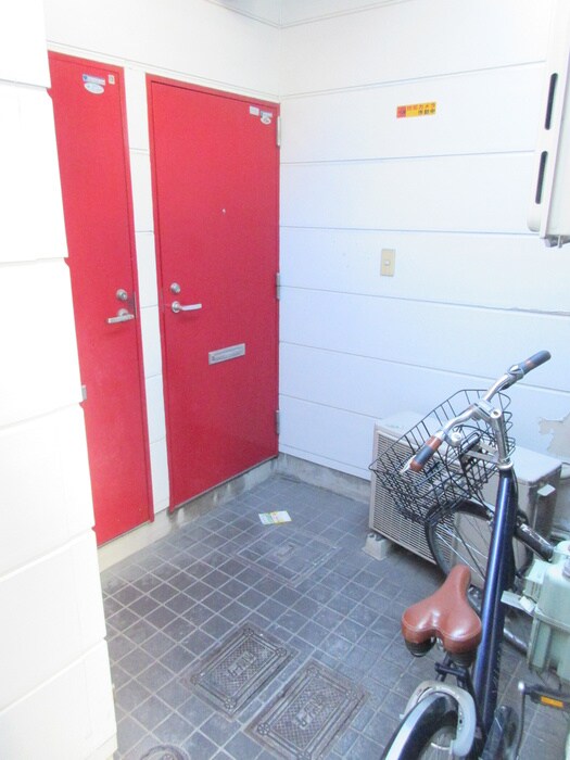 物件外観写真2　(エントランス部分)