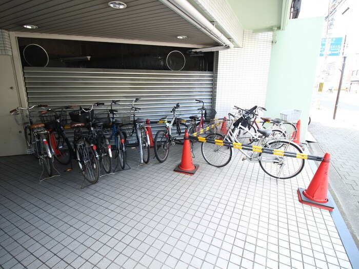 物件外観写真2　(駐輪場)