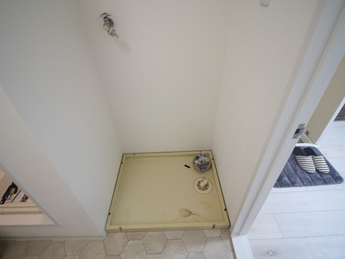 物件内観写真14　(洗濯機置場)