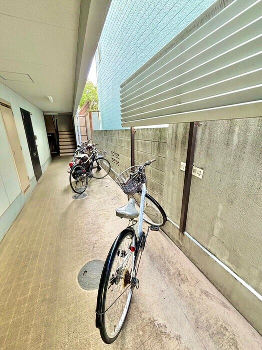 物件外観写真5　(駐輪場)
