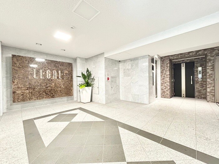 物件外観写真2　(エントランス部分)