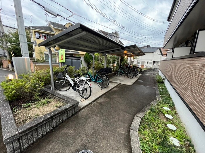 物件外観写真2　(駐輪場)