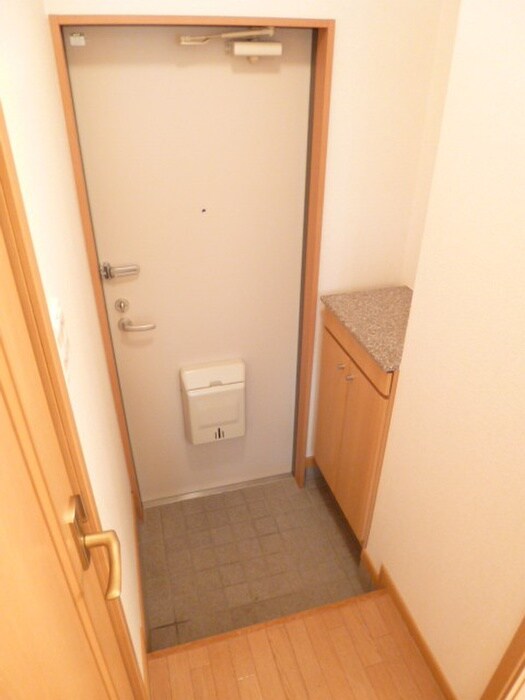 物件内観写真14　(玄関)