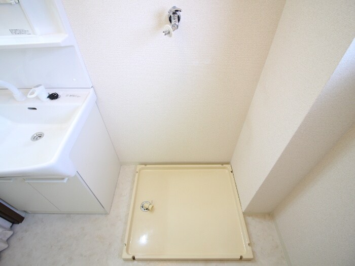 物件内観写真10　(洗濯機置場)