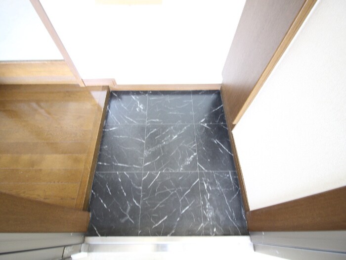 物件内観写真16　(玄関)