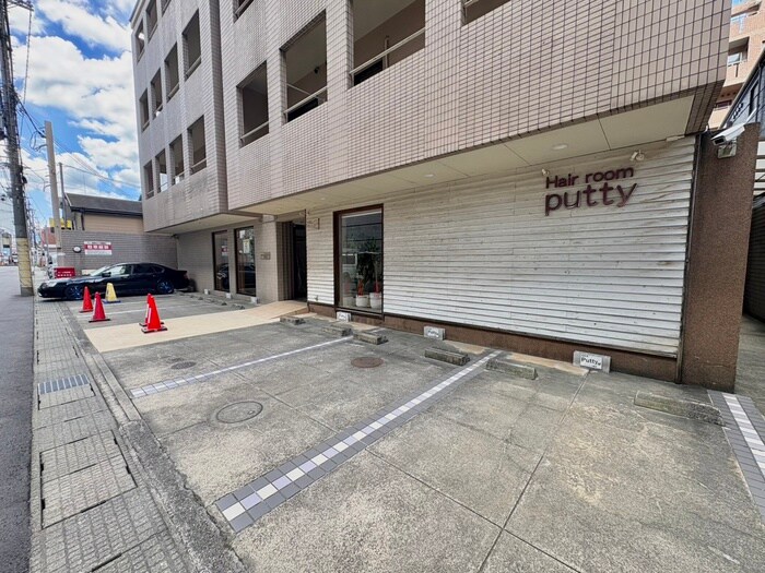 物件外観写真2　(駐車場)