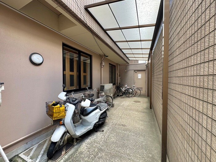 物件外観写真3　(駐輪場)