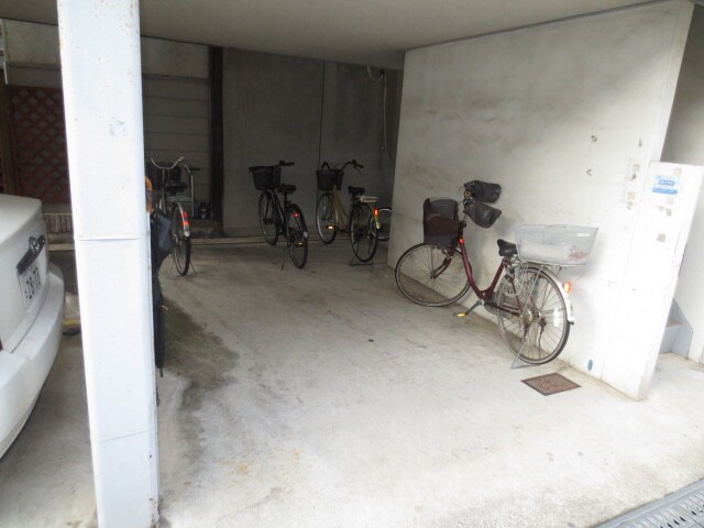 物件外観写真5　(駐輪場)