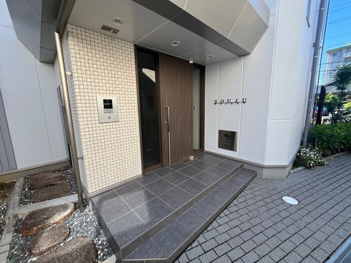 物件外観写真3　(エントランス部分)