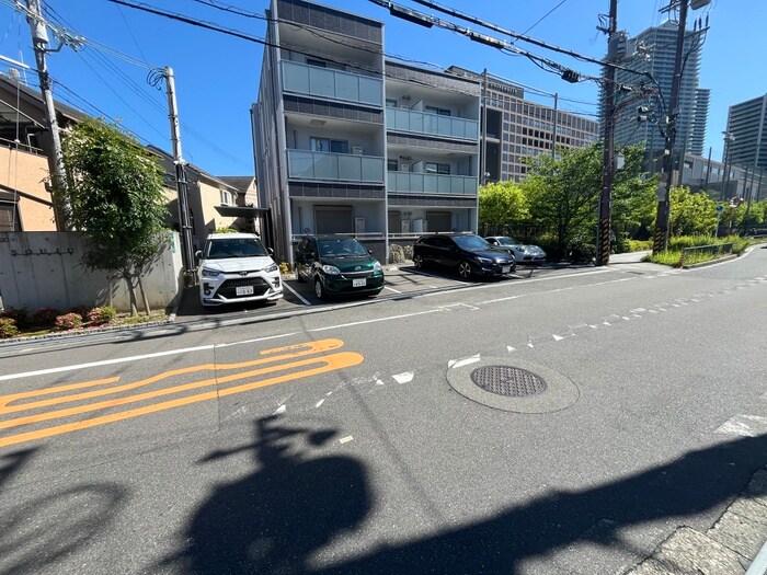 物件外観写真4　(駐車場)