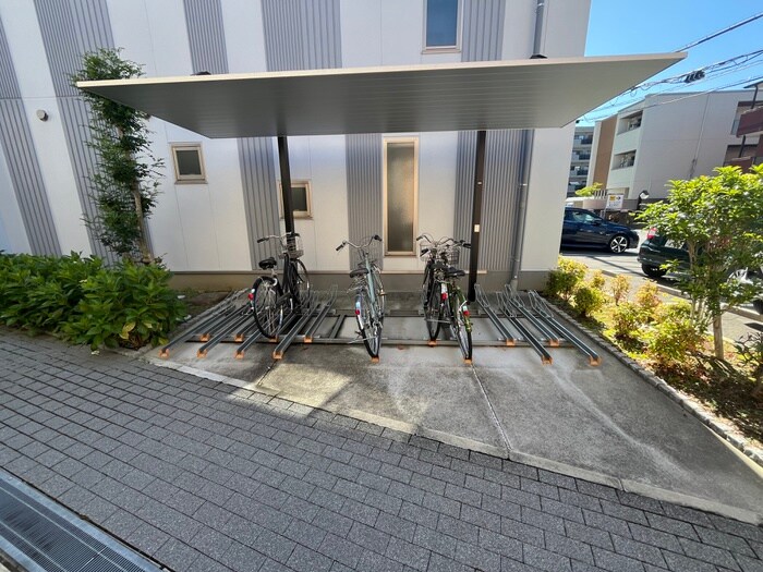 物件外観写真5　(駐輪場)