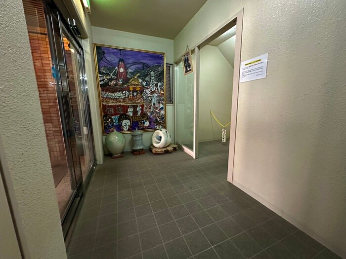 物件外観写真2　(エントランス部分)